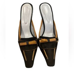 Arturo Chiang Black and Tan Bow-Accent Slip-On Heels